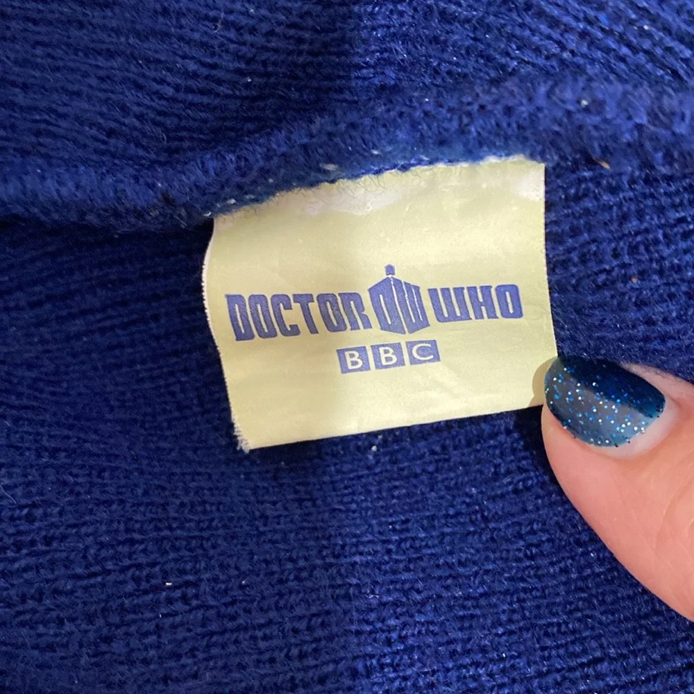 DR WHO BBC Blue & White Police Public Call Box “TARDIS” Knit Beanie /Hat - Picture 6 of 7